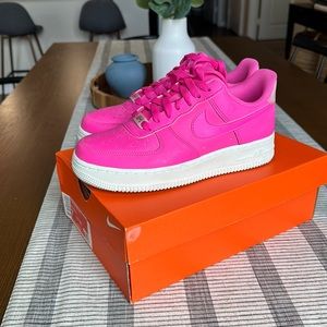 PINK NIKE AIR FORCE 1’S